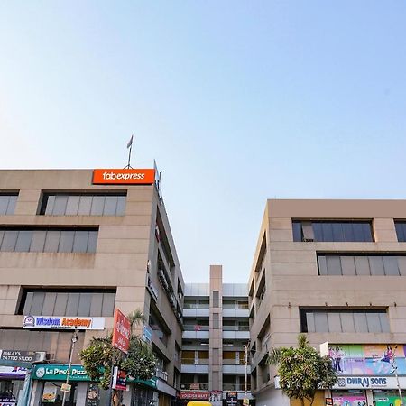 Fabexpress Blue Stone Hotel Surat Buitenkant foto