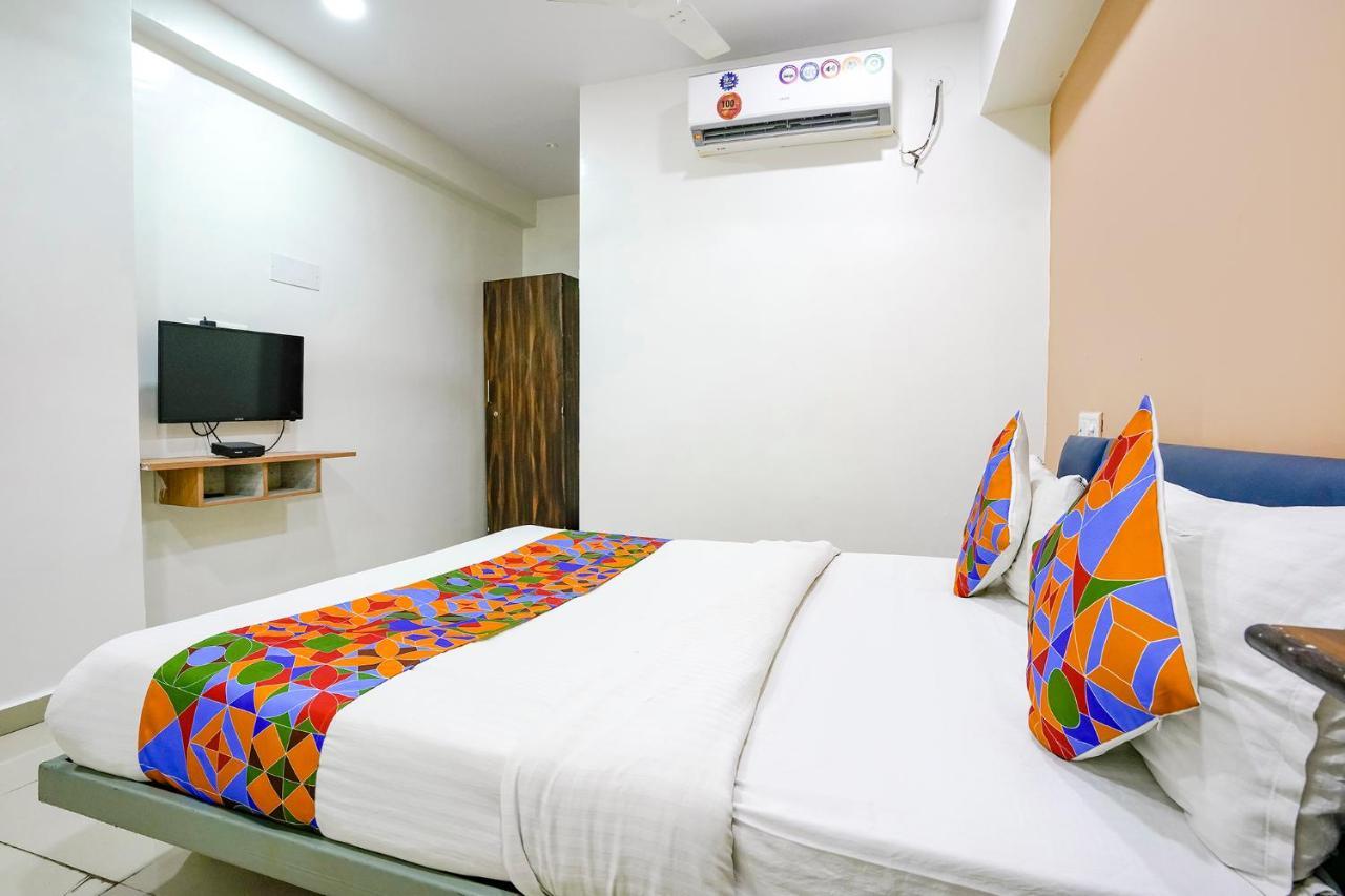 Fabexpress Blue Stone Hotel Surat Buitenkant foto