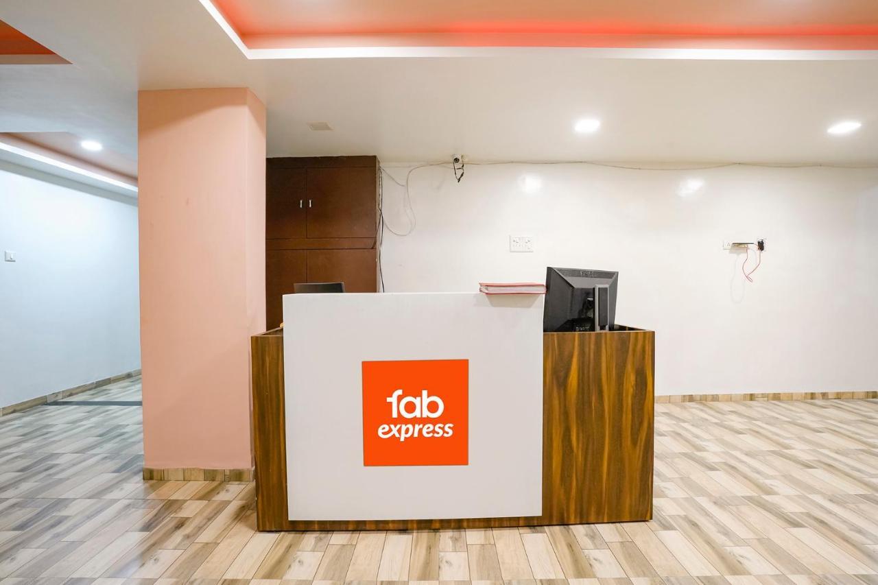Fabexpress Blue Stone Hotel Surat Buitenkant foto