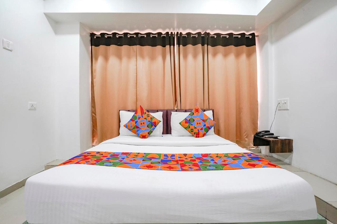 Fabexpress Blue Stone Hotel Surat Buitenkant foto