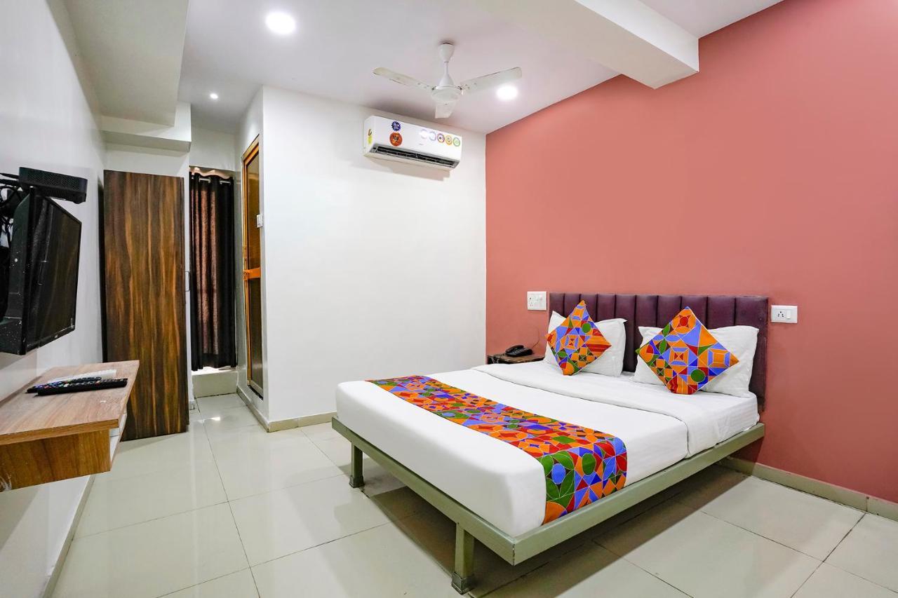 Fabexpress Blue Stone Hotel Surat Buitenkant foto