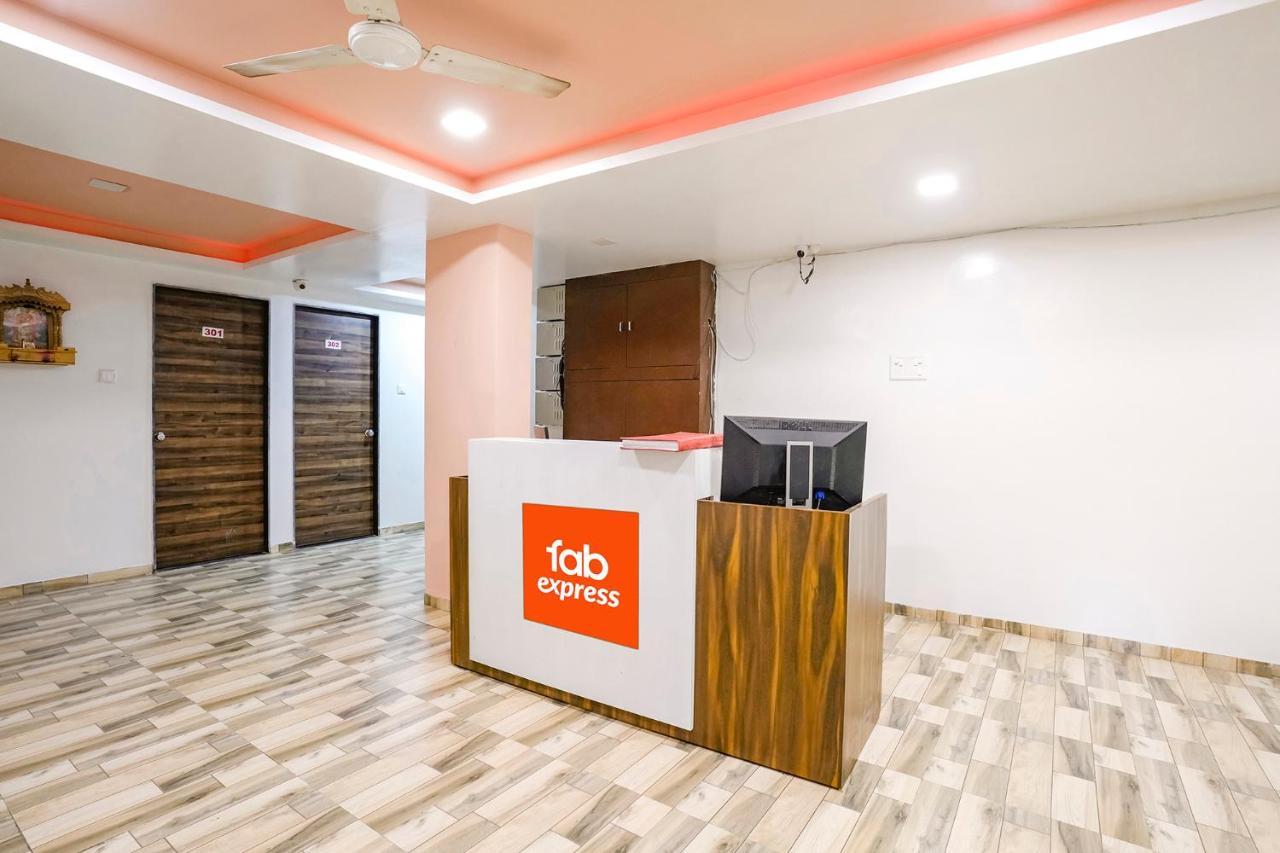 Fabexpress Blue Stone Hotel Surat Buitenkant foto