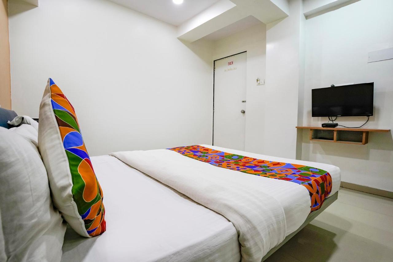 Fabexpress Blue Stone Hotel Surat Buitenkant foto