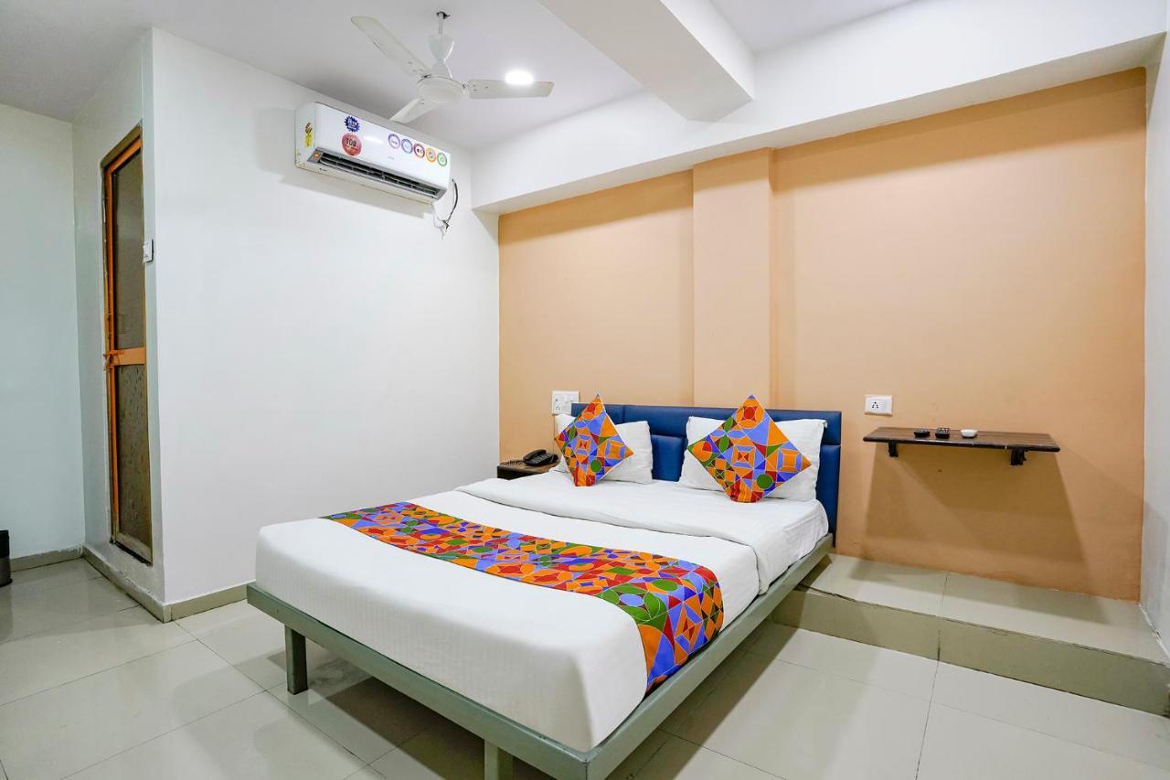 Fabexpress Blue Stone Hotel Surat Buitenkant foto