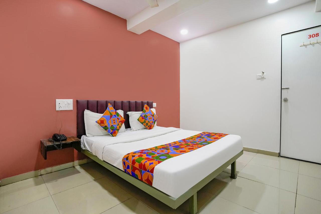 Fabexpress Blue Stone Hotel Surat Buitenkant foto